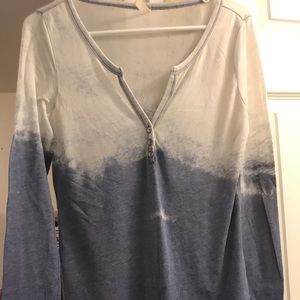 Perfect condition. Thin material. Cute with jeans